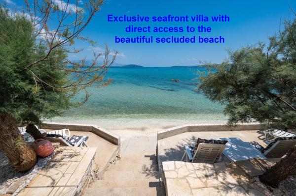 Auf dem Foto ist das Objekt Beachfront villa Mihovil with direct beach access in der Stadt Kastel Stafilic zu sehen.
