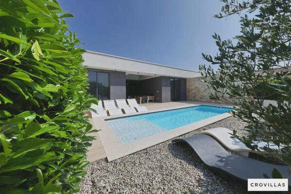 På bildet vises objektet Beautiful Villa In Kraj With Outdoor Swimming Pool And Wifi som ligger i byen Ugrinići.