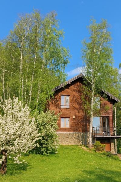 A la foto es mostra l'objecte Šumarak Lodge situat a la ciutat de Paočići.
