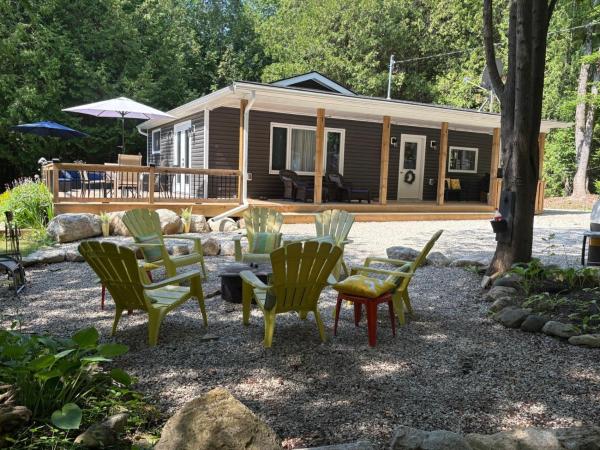 Na zdjęciu widoczny jest obiekt Peninsula Perch położony w mieście Wiarton.