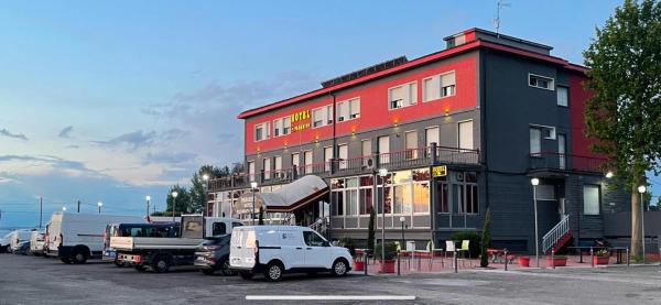På billedet ses objektet Hotel Paradiso beliggende i byen Piumazzo.