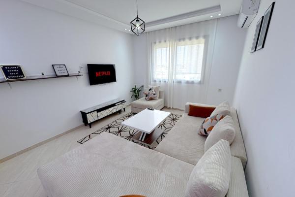 Φωτογραφία 1: Chic & Stylish Luxe Apartment