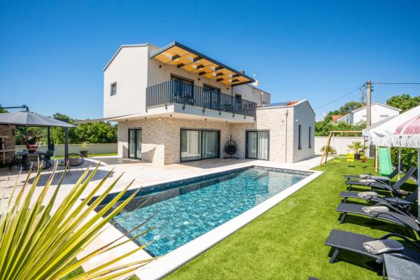 A la foto es mostra l'objecte Villa Martin situat a la ciutat de Medaki.