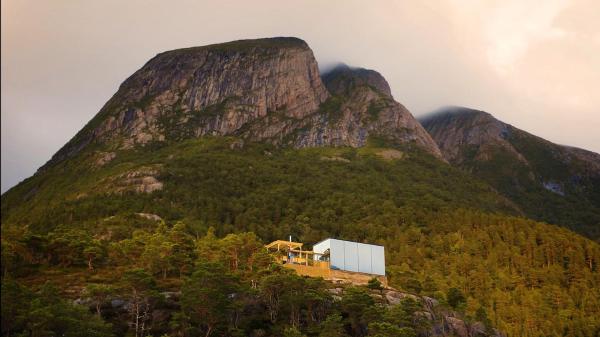 Nella foto è visibile l'oggetto Speilhus med badestamp - en unik naturopplevelse situato nella città di Leira.