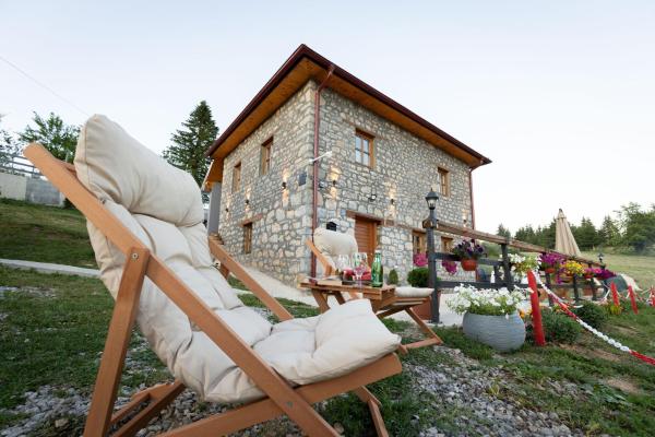 Kula 1960 Luxury Stone House - Montenegro