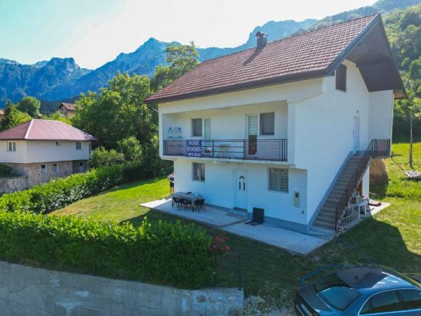 Na fotografii je vidět objekt Kuća Bijela - Konjic nacházející se ve městě Polje-Bijela.