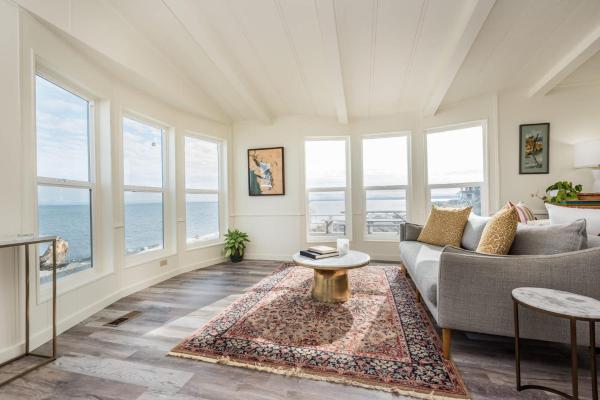 The Pink House - Dungeness Waterfront Home - Sequim, WA