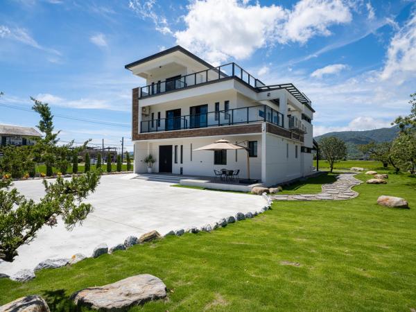 A la foto es mostra l'objecte 巷往 villa situat a la ciutat de Shih-san-fen.