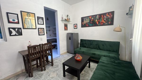 En la foto se muestra el objeto Sukha Studio ubicado en la ciudad de Cedro.