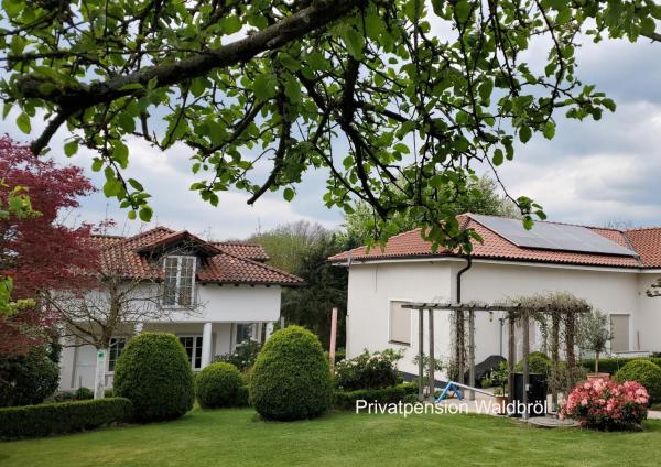 Na zdjęciu widoczny jest obiekt Privatpension Waldbröl położony w mieście Waldbröl.