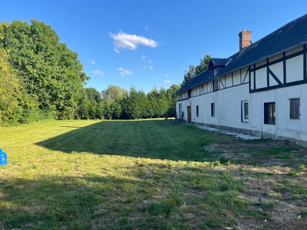 A la foto es mostra l'objecte La villa Lambert-Longière situat a la ciutat de Heugon.