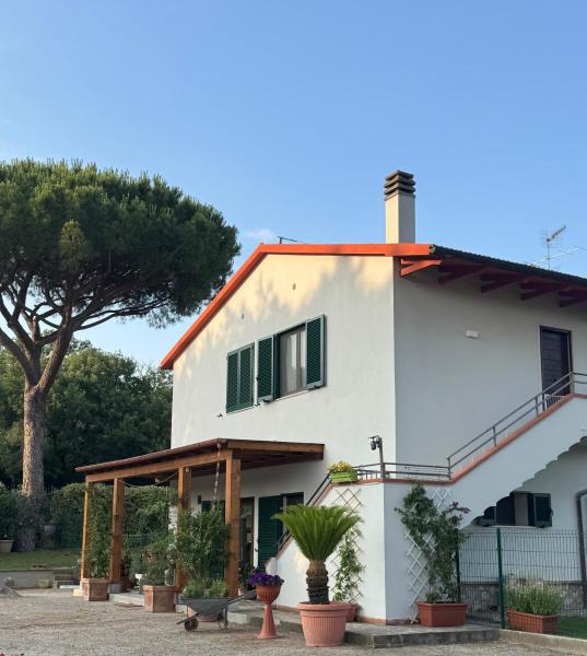 På billedet ses objektet casa di campagna con ampio giardino recintato - pet friendly beliggende i byen Braccagni.