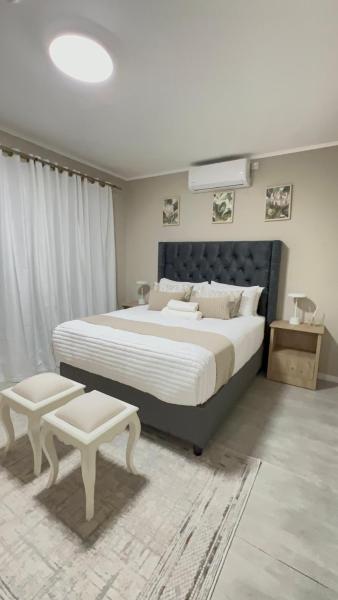 A la foto es mostra l'objecte Anostars Apartments J6 situat a la ciutat de Gaborone.