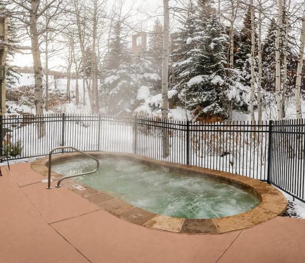 Ski-in Ski-out Interlude 3br Penthouse Hot Tub - Aspen, CO