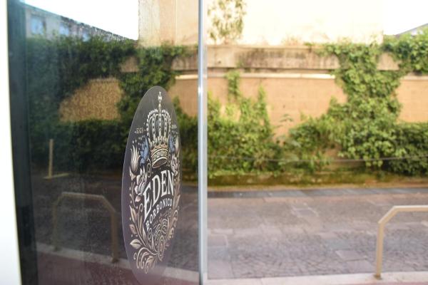 A la foto es mostra l'objecte Eden Borbonico situat a la ciutat de Caserta.