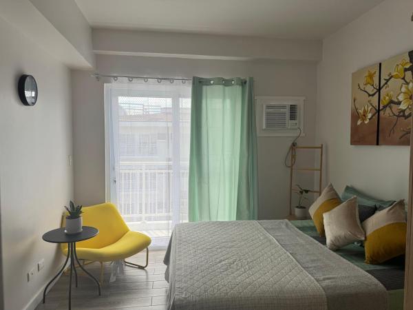 A la foto es mostra l'objecte Mira's condo unit at Amani grand residences near Mactan Int'l Airport situat a la ciutat de Pusok.