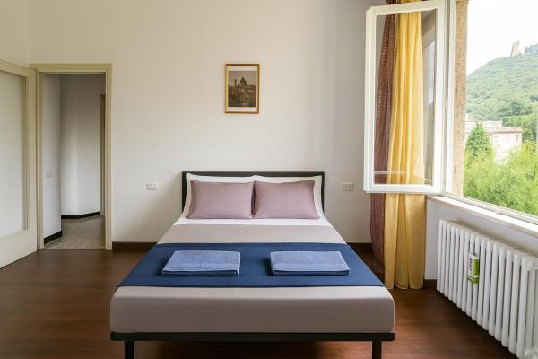 På bildet vises objektet Como Budget Stays som ligger i byen Como.