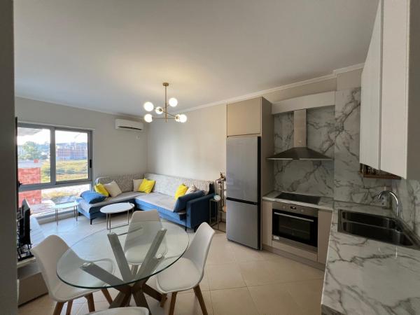 Stylish Apartment 50m from Radhimë Beach, Vlorë