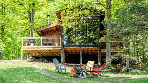 Kuvassa näkyy kohde Lake Muskoka 3-bdrm Cottage - Pier 100 #70, joka sijaitsee kaupungissa Port Carling.