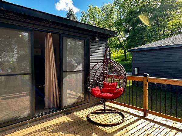A la foto es mostra l'objecte 2-bedroom Lake Front Cottage in Harwood ON #6 situat a la ciutat de Harwood.