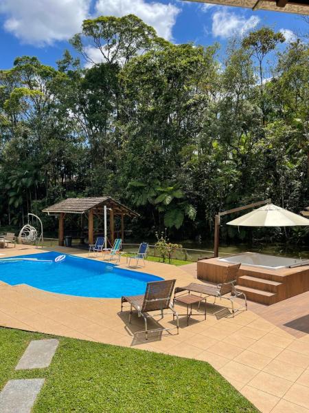 Nella foto è visibile l'oggetto Refúgio do Brilhantte-Belo sítio com piscina e spa situato nella città di Itajaí.