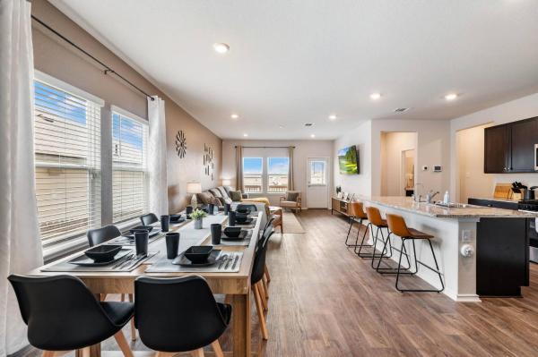 På billedet ses objektet Modern Western 5BR Retreat! BMT SeaWorld Riverwalk Alamo beliggende i byen Von Ormy.