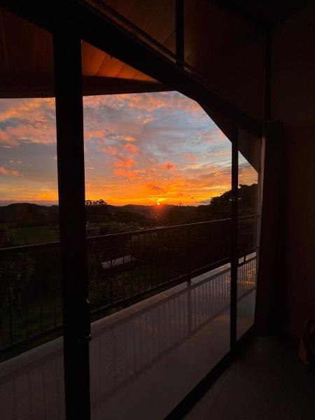 Na fotografii je vidět objekt Monteverde Sunset House nacházející se ve městě Cebadilla.