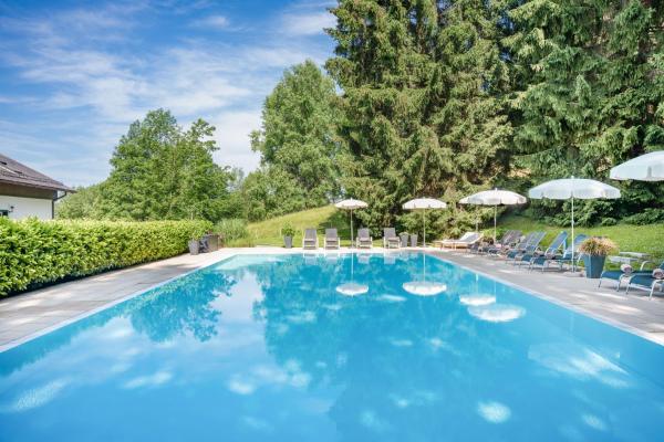 A la foto es mostra l'objecte Romantik Hotel Die Gersberg Alm mit Panoramablick auf Salzburg und Outdoor Pool ab Mai situat a la ciutat de Winkl.