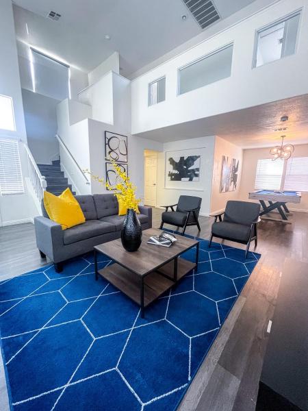 Vegas Gem 4bdr King Bed Wifi Garage Prkng - Las Vegas, NV