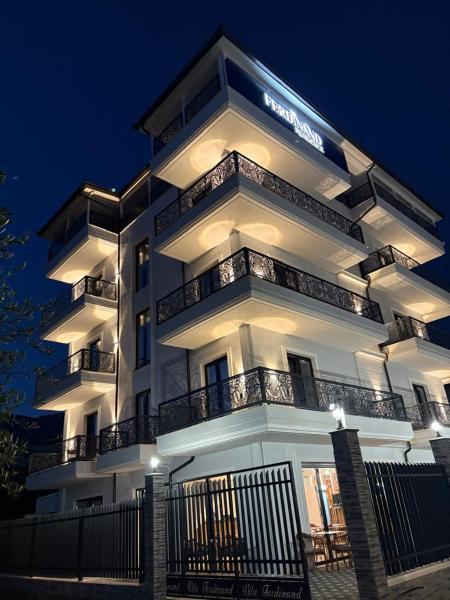 A la foto es mostra l'objecte Ferdinand Residence situat a la ciutat de Himare.