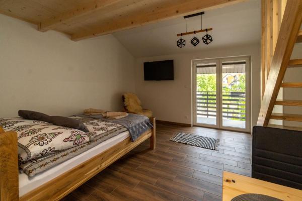 A la foto es mostra l'objecte Apartamenty pod Stokiem situat a la ciutat de Kluszkowce.