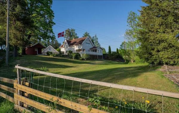 Na foto é possível ver o objeto Cozy rooms with private bathroom close to Hønefoss localizado na cidade de Hval.