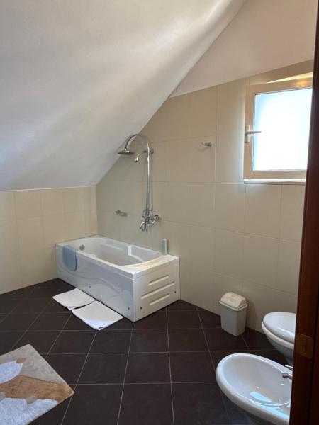 A la foto es mostra l'objecte Egi Apartment situat a la ciutat de Tirane.