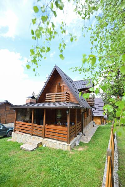 På billedet ses objektet Apartmani Vidaković - planina Zlatar, Nova Varoš, Srbija beliggende i byen Prorečane.