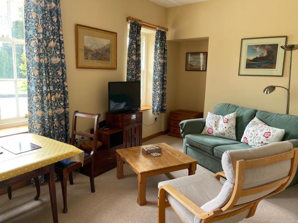 A la foto es mostra l'objecte Coachman's at Claremont Cottage situat a la ciutat de Strathkinness.