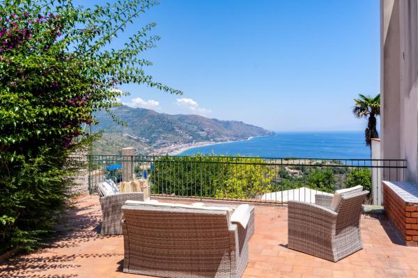 A la foto es mostra l'objecte Villa Valenza situat a la ciutat de Taormina.