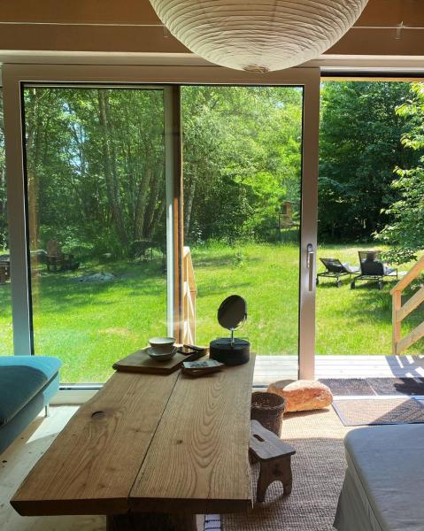 Nella foto è visibile l'oggetto Masurian District home office praca zdalna remote work internet SATELITARNY STARLINK speed 155MBs download, trzy oddzielne stoły do pracy w trzech pomieszczeniach situato nella città di Urowo.