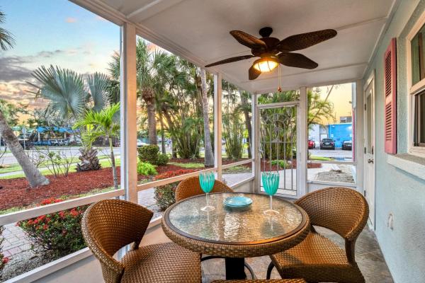 Billede 6: Lime in the Coconut - In Siesta Key Village, Pet Friendly, Private Pool!