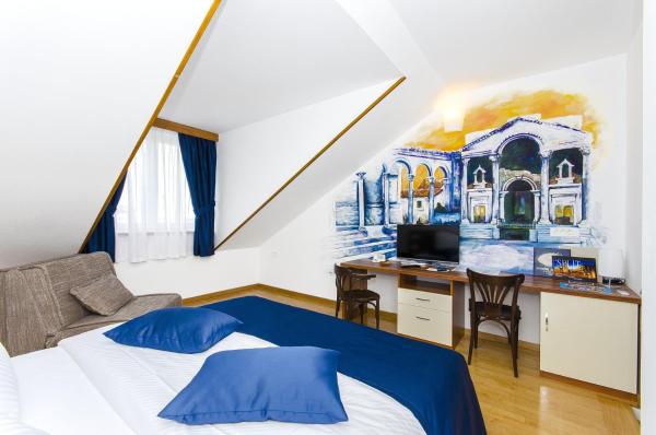 Na zdjęciu widoczny jest obiekt Palma Rooms B&B położony w mieście Split.