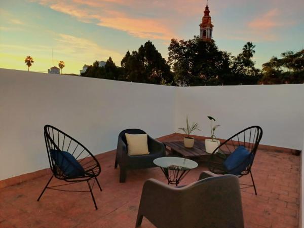 A la foto es mostra l'objecte Casa Mayolica, en el centro de Salta, con terraza y estacionamiento gratuito situat a la ciutat de Salta.