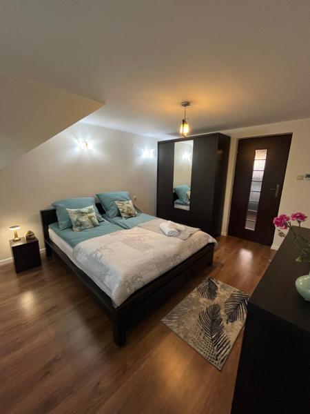 Na zdjęciu widoczny jest obiekt Apartament na poddaszu położony w mieście Obrazów.