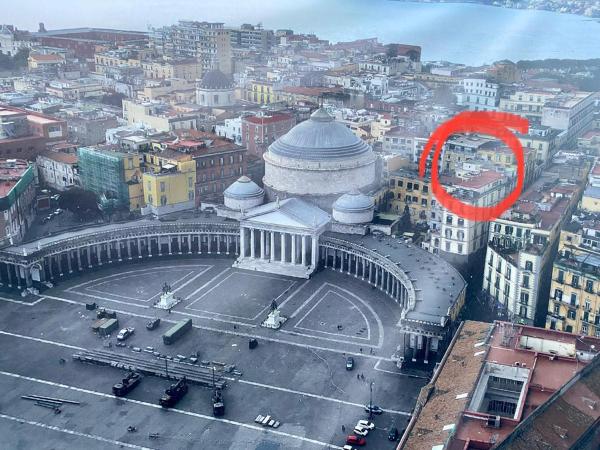 Auf dem Foto ist das Objekt Casa Tiare, the heart of Piazza Plebiscito in der Stadt Neapel zu sehen.