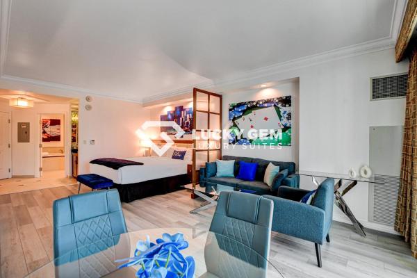 Lucky Gem Penthouse & Luxury Suites at MGM Signature Resort, Balcony Strip View 2605, Las Vegas