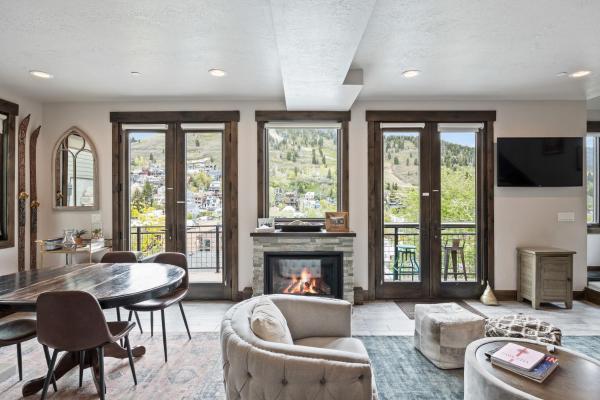 Gorgeous Views For 4, 5 Min To Base, Full Kitchen, 2 Beautiful Patios, Restaurants Nearby - Park City, UT