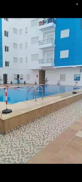 På billedet ses objektet Martil Pool & beach next door beliggende i byen Martil.