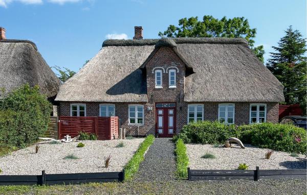 Op de foto is het object Amazing Home In Højer With Wifi te zien, gelegen in de stad Vrågård.