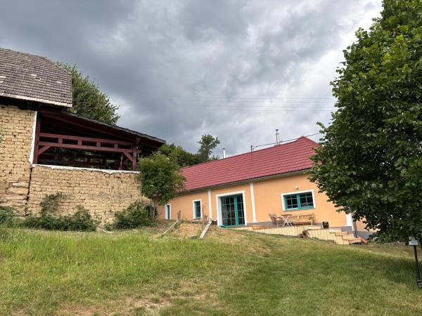 Na foto é possível ver o objeto Sad u Harušťákov localizado na cidade de Lubina.