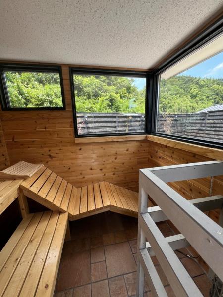Zdjęcie 4: 一棟貸切宿 藤右衛門 最大16名 屋内バーベキュー サウナ 露天風呂 ジャグジー付 和モダンラグジュアリー邸宅