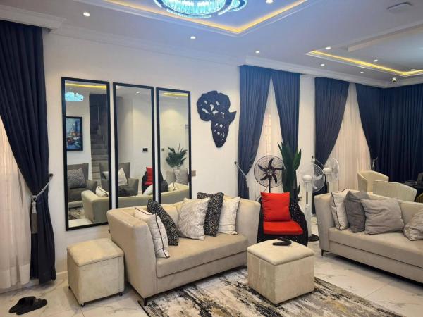 Στη φωτογραφία φαίνεται το αντικείμενο Serene Oasis in Lagos - Private Pool Relaxing Ambiance που βρίσκεται στην πόλη Λάγος.