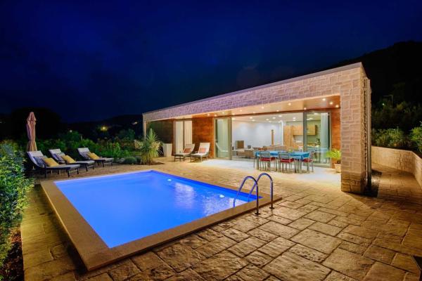 A la foto es mostra l'objecte Frontline Korcula Villa A Stones Throw To The Beach Villa Korcula Bay View Beautiful 3 Bedroom Villa situat a la ciutat de Korčula.